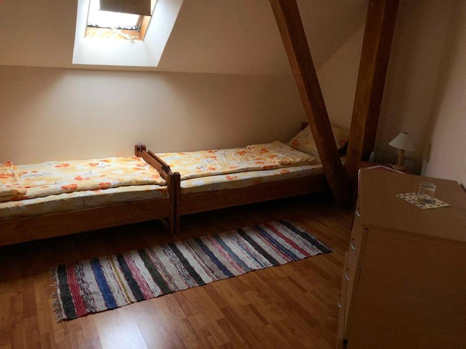Balazs Vendeghaz Aparthotel Lupeni  Екстериор снимка